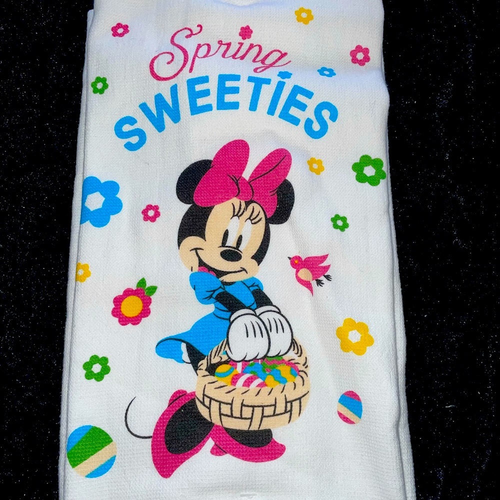 Minnie Mouse springtime kitchen towels